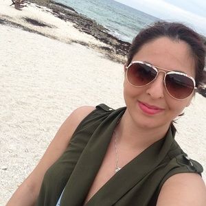 Meet your Posher, Liz